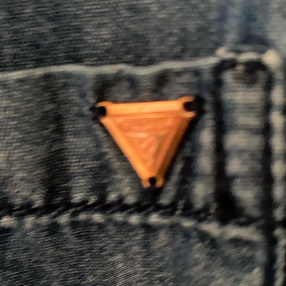 Guess shoulder cut out shirt - Picture 3 of 3